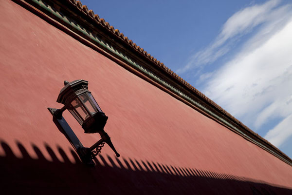 Lantern on a long wall at the northeastern side of the Forbidden City | Verboden Stad | China