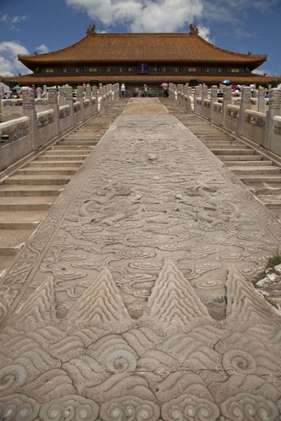 Imperial carriageway with dragons and clouds leading to the Hall of Supreme Harmony | Verboden Stad | China
