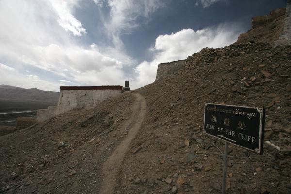 Not an invitation to suicide but to the spot where a Tibetan soldier jumped off | Gyantse fort | China