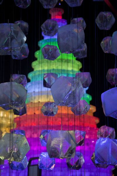 Photo de Blocks of ice dangling in the air with Christmas tree in the backgroundHarbin - Chine