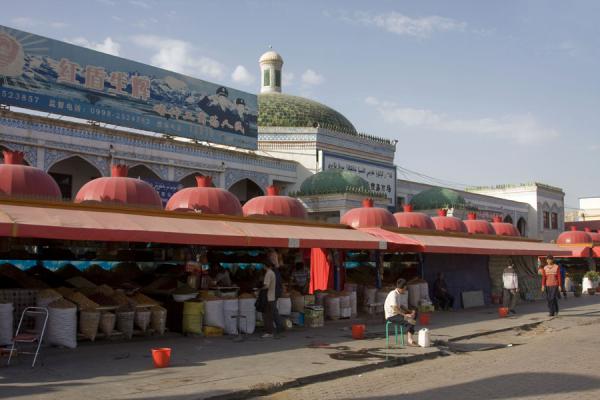 The street side of Kashgar bazaar | Bazar de Kachgar | Chine