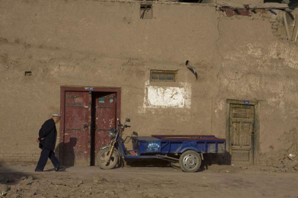 Photo de Street scene in the old town of KashgarKachgar - Chine