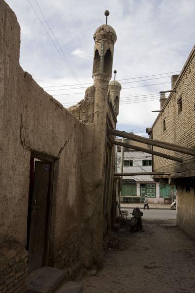 Photo de Old mosque being underpinned by wooden beamsKachgar - Chine