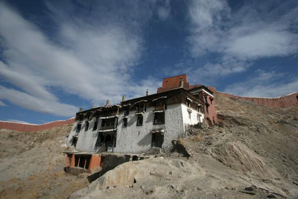 Photo de Living quarters of monks at Pelkor Chöde monasteryGyangzÃª - Chine