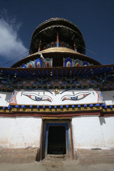 Photo de Top of Gyantse Kumbum with the remarkable eyes above the doorGyangzÃª - Chine