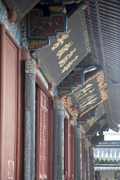 Side view of a hall in Huiji temple complex near Foding Shan, the highest mountain on Putuoshan | Putuoshan | China