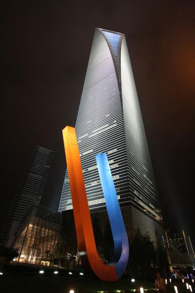 World Financial Center seen from below | Shanghai World Financial Center | Cina