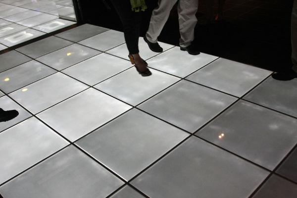 People walking the lit floors | Shanghai World Financial Center | Cina