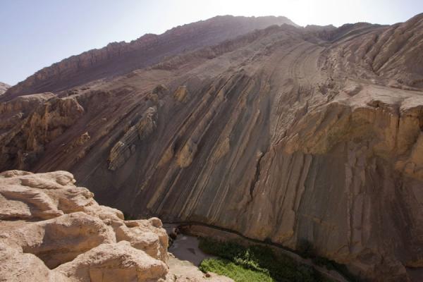 Canyon cutting through the Flaming Mountains near Tuyoq | Ciudad Antigua de Tuyoq | China