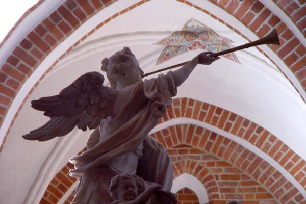 Roskilde's Cathedral: statue inside the church, Denmark Statue in Roskilde's cathedral, Denmark