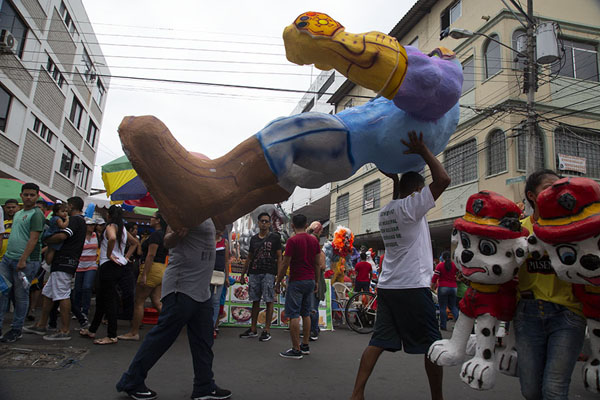 Two men carrying an effigy doll off the market | AÃ±o viejo poppen | Ecuador
