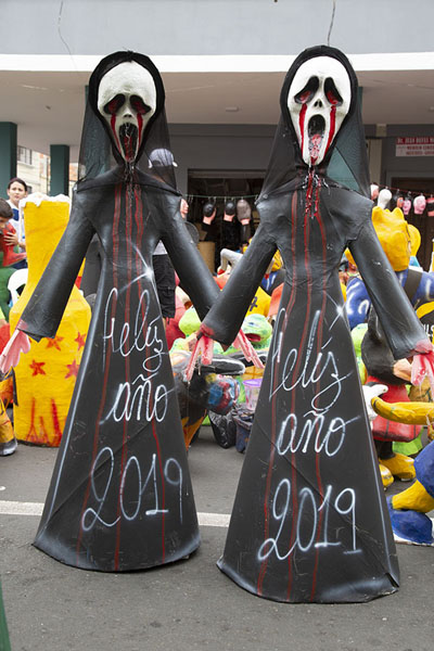 Two bloody dolls with wishes for the new year 2019 | AÃ±o viejo poppen | Ecuador