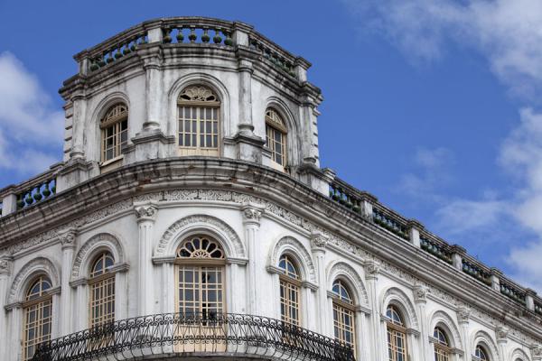Stately corner building on the Plaza Grande in Cuenca | Istanboel | Turkije