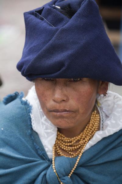 Foto di Old market woman with typical collar and head dressRoma - Italia