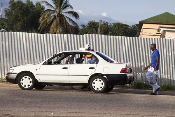 Guy proposing his destination and price | Libreville taxi drivers | Gabon