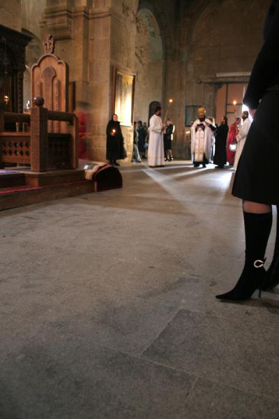 During mass inside Sveti-Tshkoveli cathedral | CathÃ©drale Sveti-Tshkoveli | GÃ©orgie