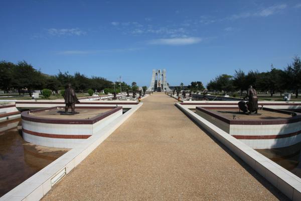 Foto de Central alley leading up to the Kwame Nkrumah MausoleumAccra - Ghana