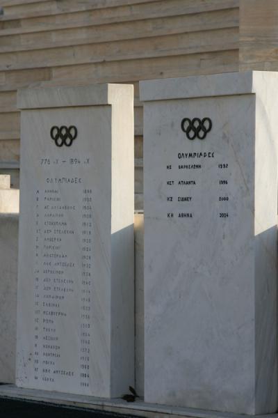 Foto de All cities of the Modern Summer Olympics engraved in marble slabsAtenas - Grecia
