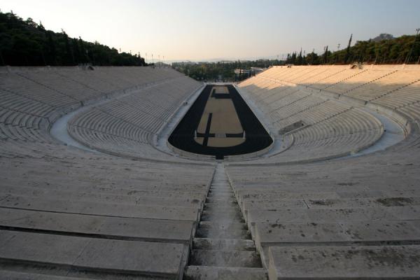 Foto de Looking down at Panathinaiko Stadium from the topAtenas - Grecia