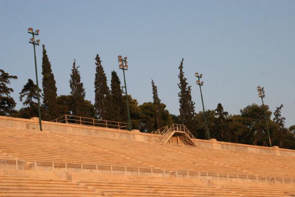 Foto de Trees topping Panathinaiko StadiumAtenas - Grecia