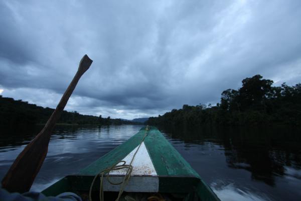 Boating on the Potaro river in the early evening | Kaieteur por tierra | Guyana