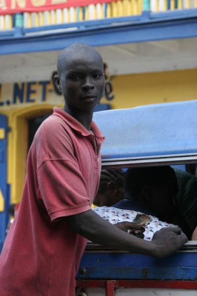 Photo de Selling to passengers of a tap-tapCap HaÃ¯tien - HaÃ¯ti