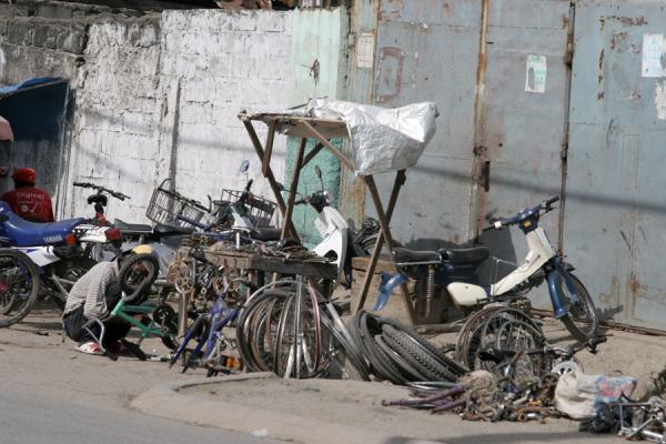 Photo de Bicycle shop at the roadside of Cap HaïtienCap HaÃ¯tien - HaÃ¯ti