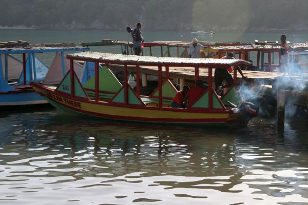 Foto van Watertaxis waiting for passengers in LabadieLabadie - HaÃ¯ti