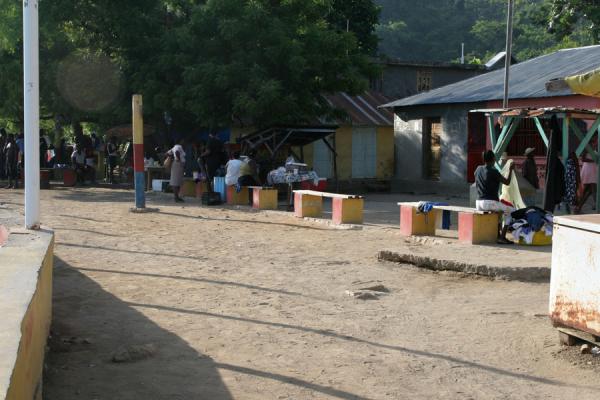 Foto van One of the small squares in Labadie where people gatherLabadie - HaÃ¯ti