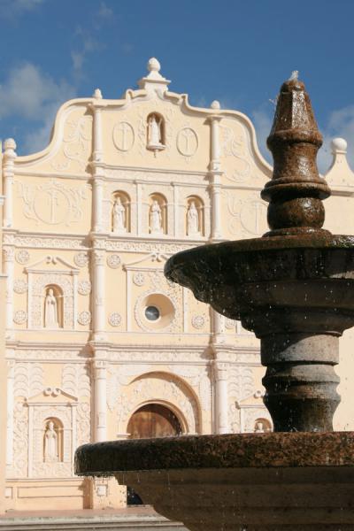 Fountain on central park in Comayagua | Comayagua | Honduras