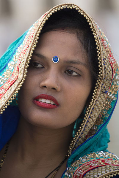 Woman with colourful dress | Gurudwara Bangla Sahib | India