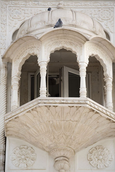 Looking up one of the protruding bay windows of the temple building | Gurudwara Bangla Sahib | India