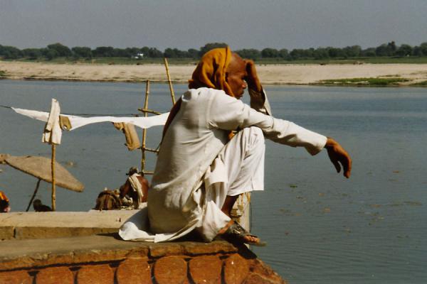 Contemplating death on the borders of the holy river | Varanasi | India