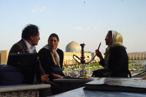 Foto de Smoking a waterpipeEsfahan - IrÃ¡n