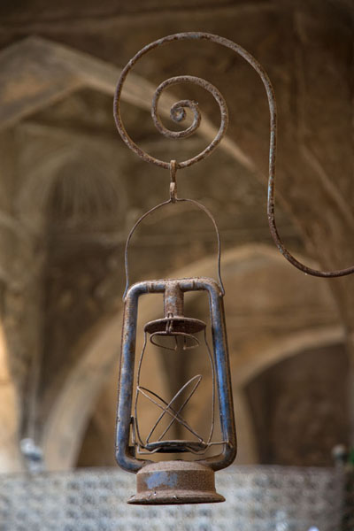 Foto de Lantern inside the shrine of the prophet NahumAl Qosh - Iraq
