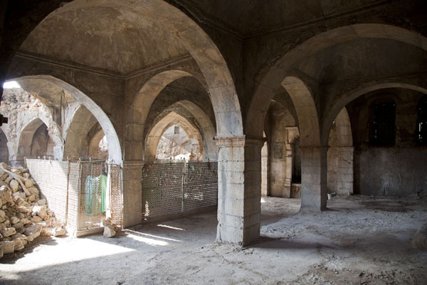 Foto de Arches support the roof of the shrine of the prophet NahumAl Qosh - Iraq