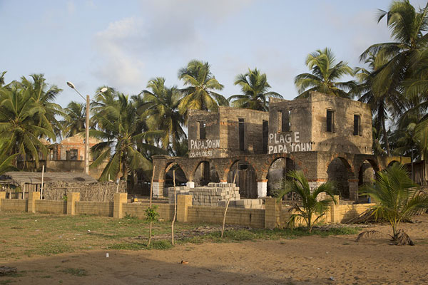 Ruins of a house in the east of Jacqueville | Jacqueville | Costa Marfil
