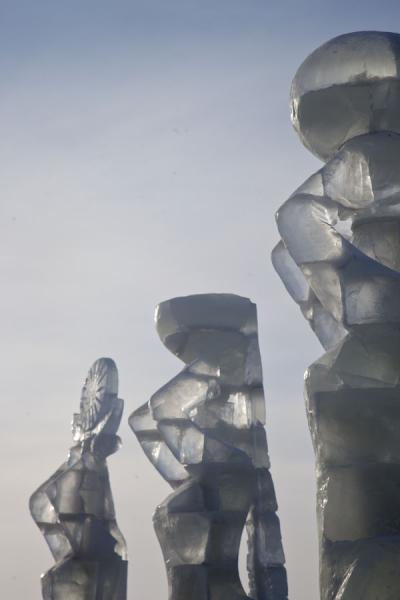 Photo de Three female silhouettes carved out of ice on the Ice Sculpture parkAstana - Kazakhstan