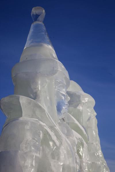 Photo de Ded Moroz and his granddaughter Snegurochka carved out of ice - the Kazakh equivalent to Father Christmas and his helperAstana - Kazakhstan