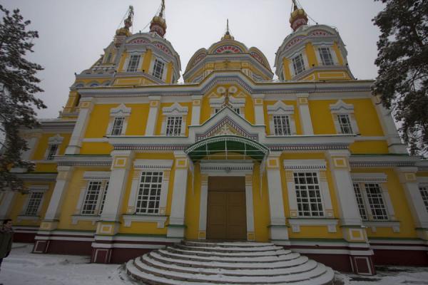 Photo de Cathedral of the Holy Ascension: southern sideCathÃ©drale de la Sainte Ascension - Kazakhstan