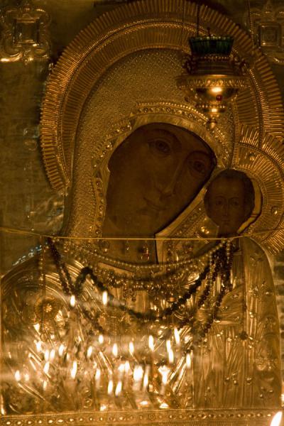 Photo de Mary and child with reflection of candlesCathÃ©drale de la Sainte Ascension - Kazakhstan