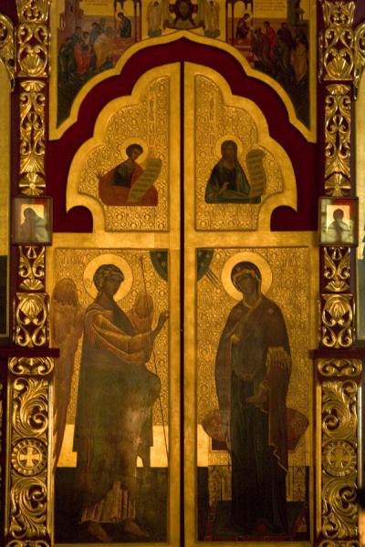 Photo de Richly decorated doors in the altar of Cathedral of the Holy AscensionCathÃ©drale de la Sainte Ascension - Kazakhstan