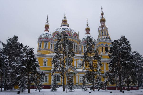Photo de Cathedral of the Holy Ascension in snowy Panfilov ParkCathÃ©drale de la Sainte Ascension - Kazakhstan