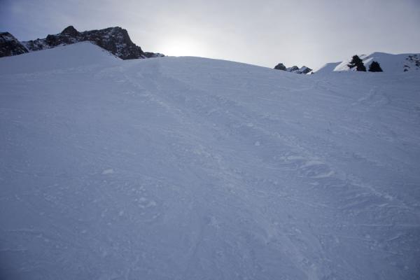 Track between slopes at Greben black slope | Esquiar en Shymbulak | KazajstÃ¡n
