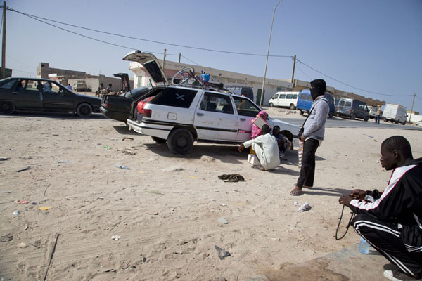Foto van Waiting for passengers at the Garage Nouakchott in NouadhibouNouakchott - MauritaniÃ«