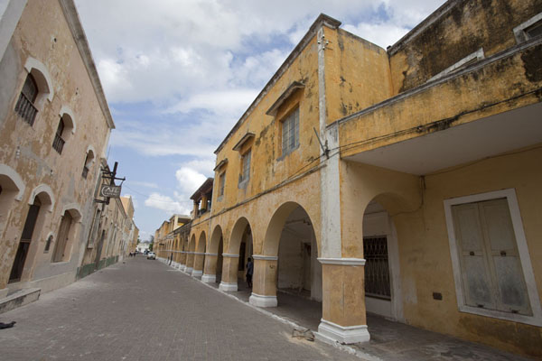 One of the main streets of Ilha de Moçambique with arched walkway | Ilha de Moçambique | Mozambique