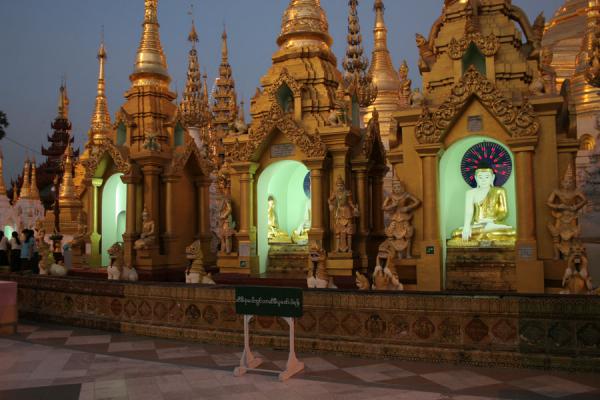 Foto van Shwedagon Pagoda at duskMyanmar - Myanmar