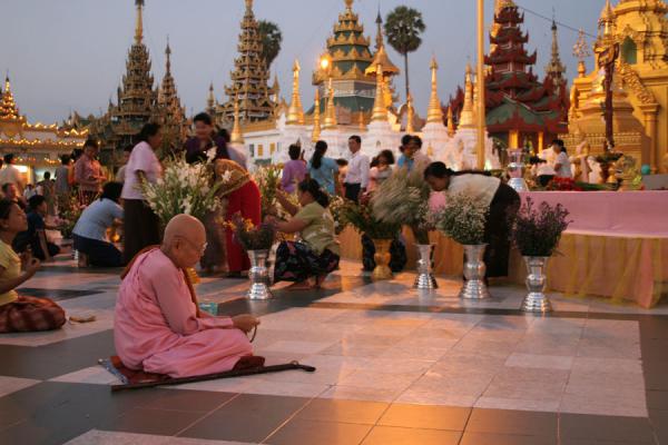 Foto van At the base of the main stupa, many people gather to prayMyanmar - Myanmar