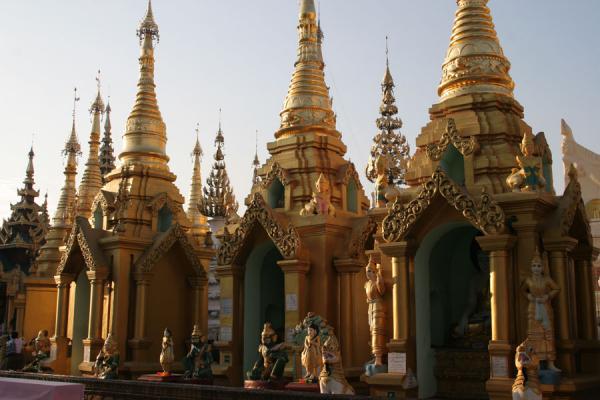 Foto van Some of the smaller pavillions at Shwedagon PagodaMyanmar - Myanmar
