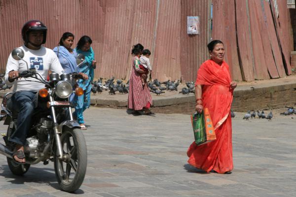 Photo de Durbar Square is full of people walking and on motorbikesKatmandou - NÃ©pal